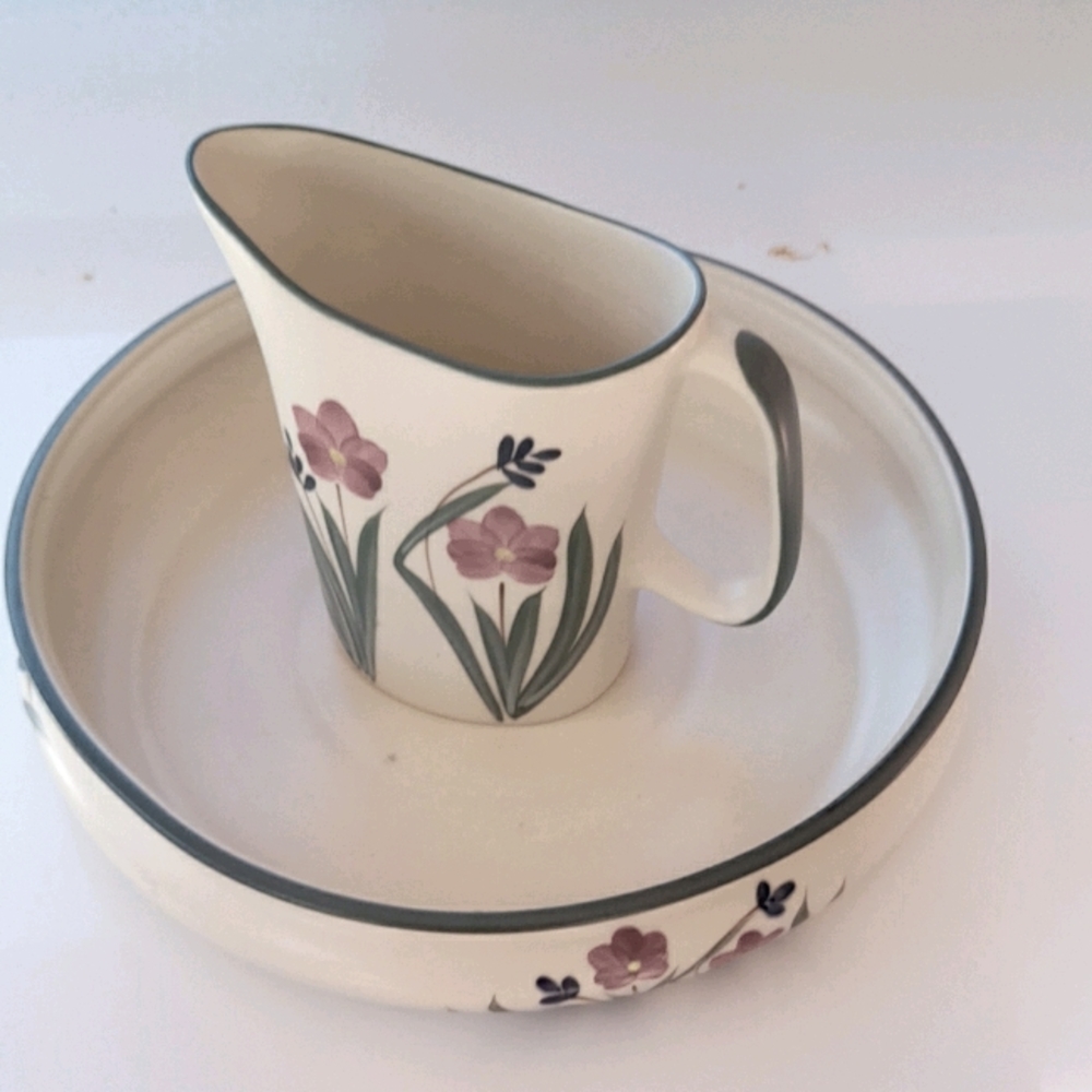 Bathroom wash basin set